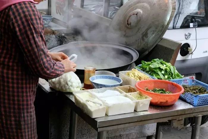 甘医生，小巷深处的医疗美食双重宝藏之旅