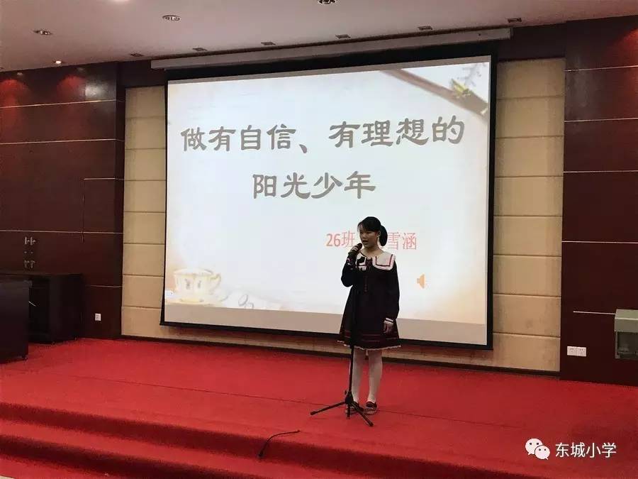 阳光下的演讲之旅，梦想、友情与奖品共融盛会